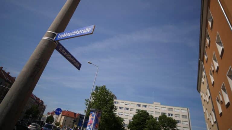 Das Erfurt-Magazin 13 Das Erfurt-Magazin 84-jähriger Autofahrer bei Auffahrunfall verletzt
