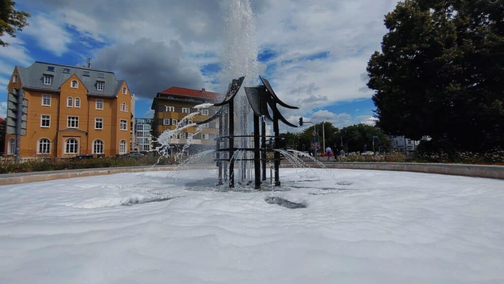 Schaum im Springenbrunnen am Talknoten_erfurt