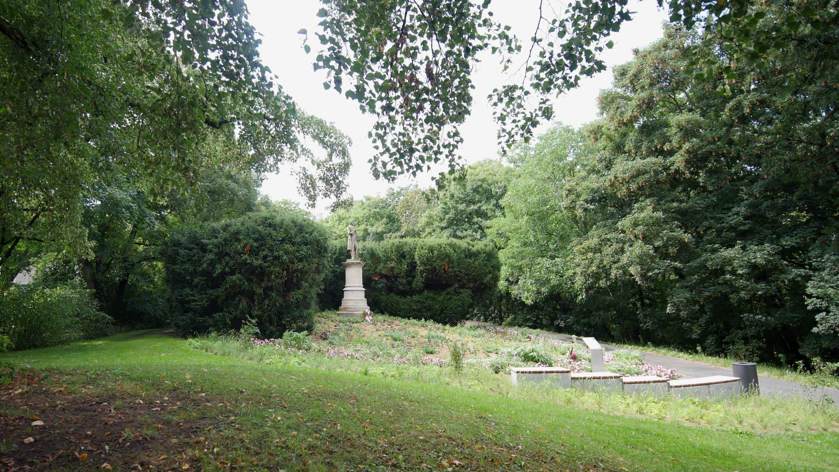 Die Anlage mit dem Denkmal des Christian Reichart in der Brühlervorstadt von Erfurt.