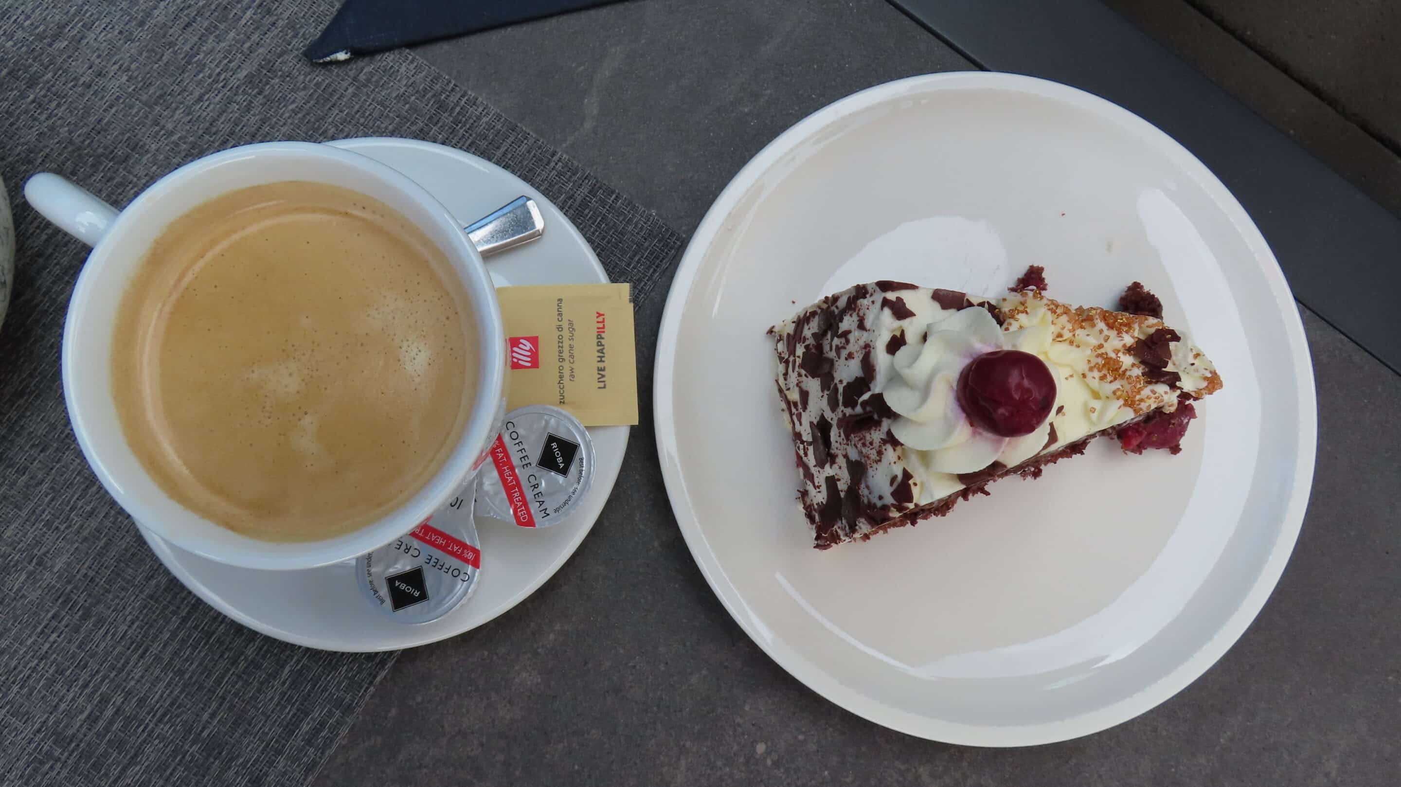 Kaffee mit Torte Espach Restaurant Erfurt Ein Kaffee mit Torte im Espach Restaurant in der Brühlervorstadt von Erfurt.