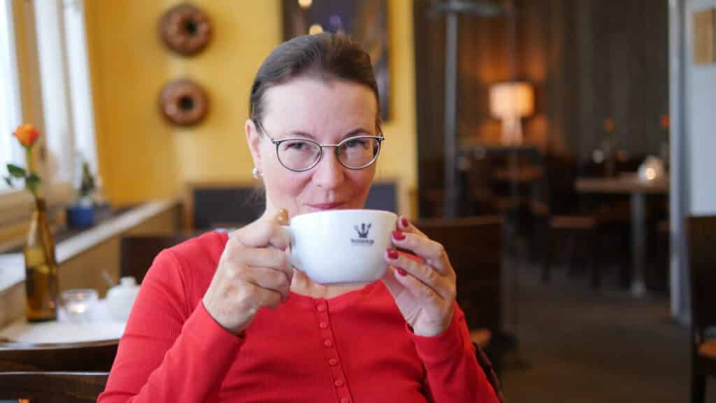 Kathleen Leschke alias Cathy in einem Erfurter Cafe_erfurt