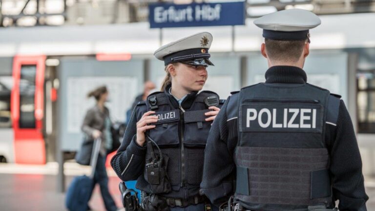 Das Erfurt-Magazin 9 Das Erfurt-Magazin Coffee with a Cop