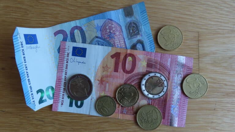 Das Erfurt-Magazin 14 Das Erfurt-Magazin Einbrecher erbeuten Bargeld