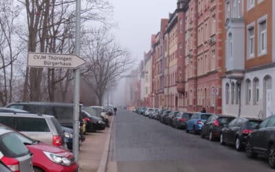 Fahrradfahrer mit Gehstock geschlagen