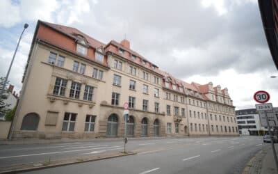 Zeugenaufruf nach Sachbeschädigung an Hotelfassade