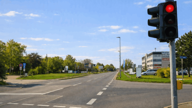 Das Erfurt-Magazin 12 Das Erfurt-Magazin Betrunken über rote Ampeln gefahren und Unfall verursacht