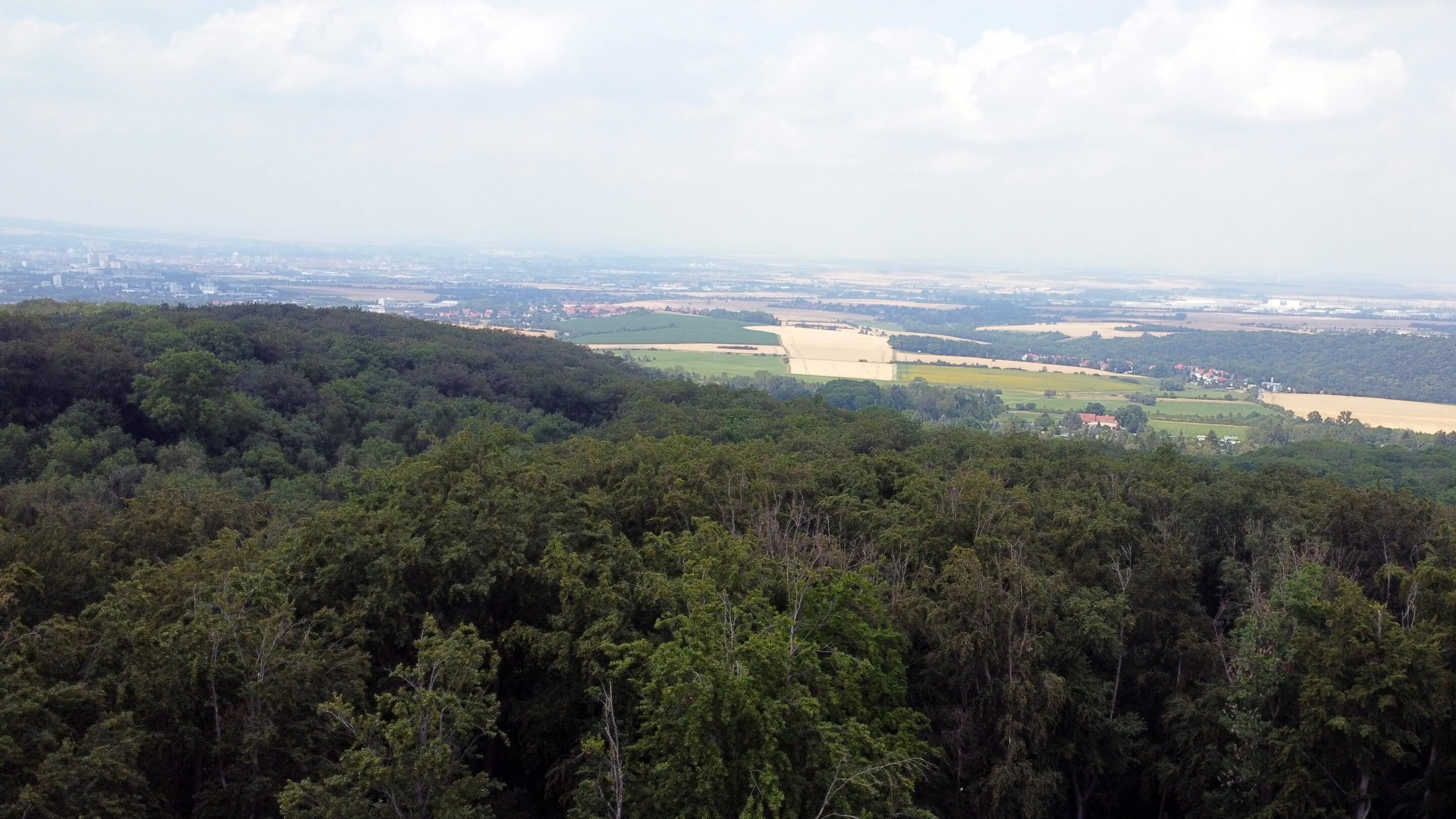 Blick aus 40 Meter Höhe vom Fuchshügel im Erfurter Ortsteil Haarberg Rohda.
