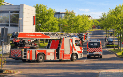 Brände in einem Mehrfamilienhaus