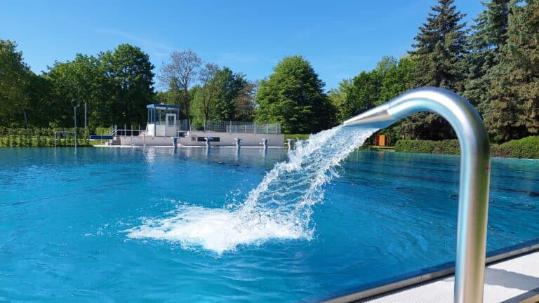 Das Erfurt-Magazin 8 Das Erfurt-Magazin Erstes Erfurter Freibad beendet Badesaison