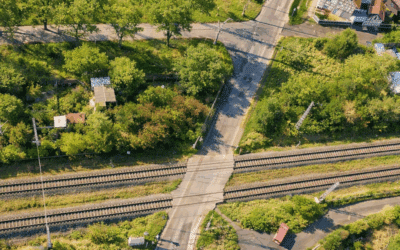 PKW-Fahrer missachtet Signale am Bahnübergang