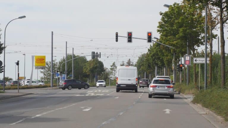 Das Erfurt-Magazin 13 Das Erfurt-Magazin Betrunkener Mann greift Polizisten an