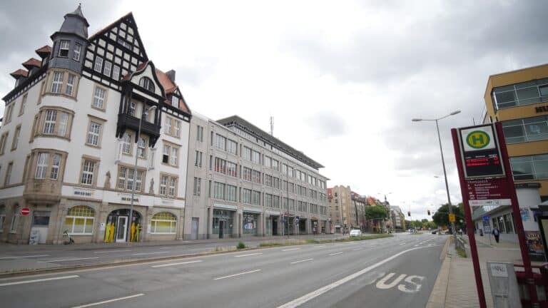 Das Erfurt-Magazin 14 Das Erfurt-Magazin Zeugenaufruf nach Verkehrsunfallflucht