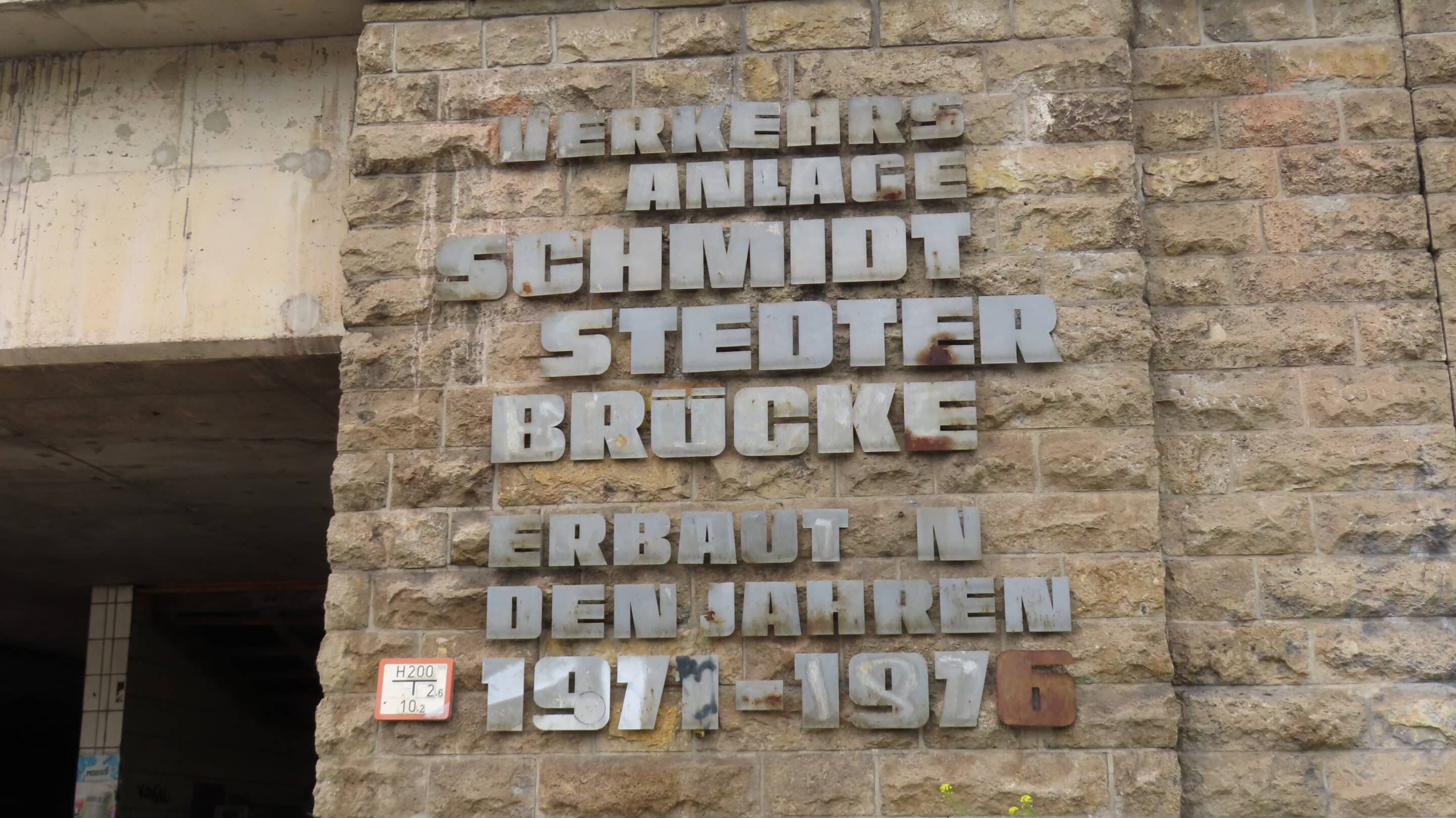 Schild am Schmidtstedter Knoten scaled_erfurt