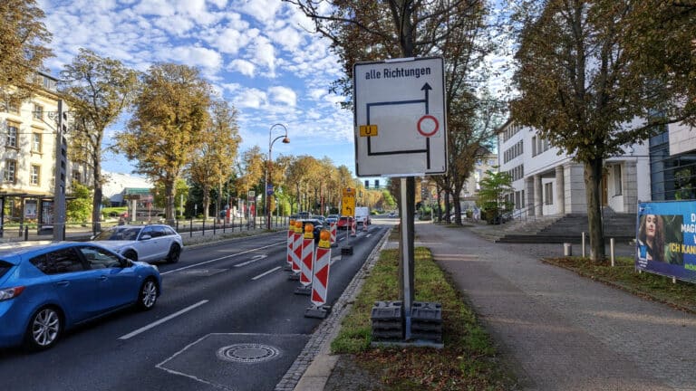 Das Erfurt-Magazin 12 Das Erfurt-Magazin Verkehrsbehinderungen und Kontrollen im Bereich der Martin-Andersen-Nexö-Straße