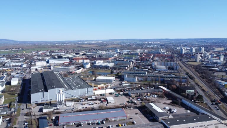Das Erfurt-Magazin 14 Das Erfurt-Magazin Transporter von Firmengelände gestohlen