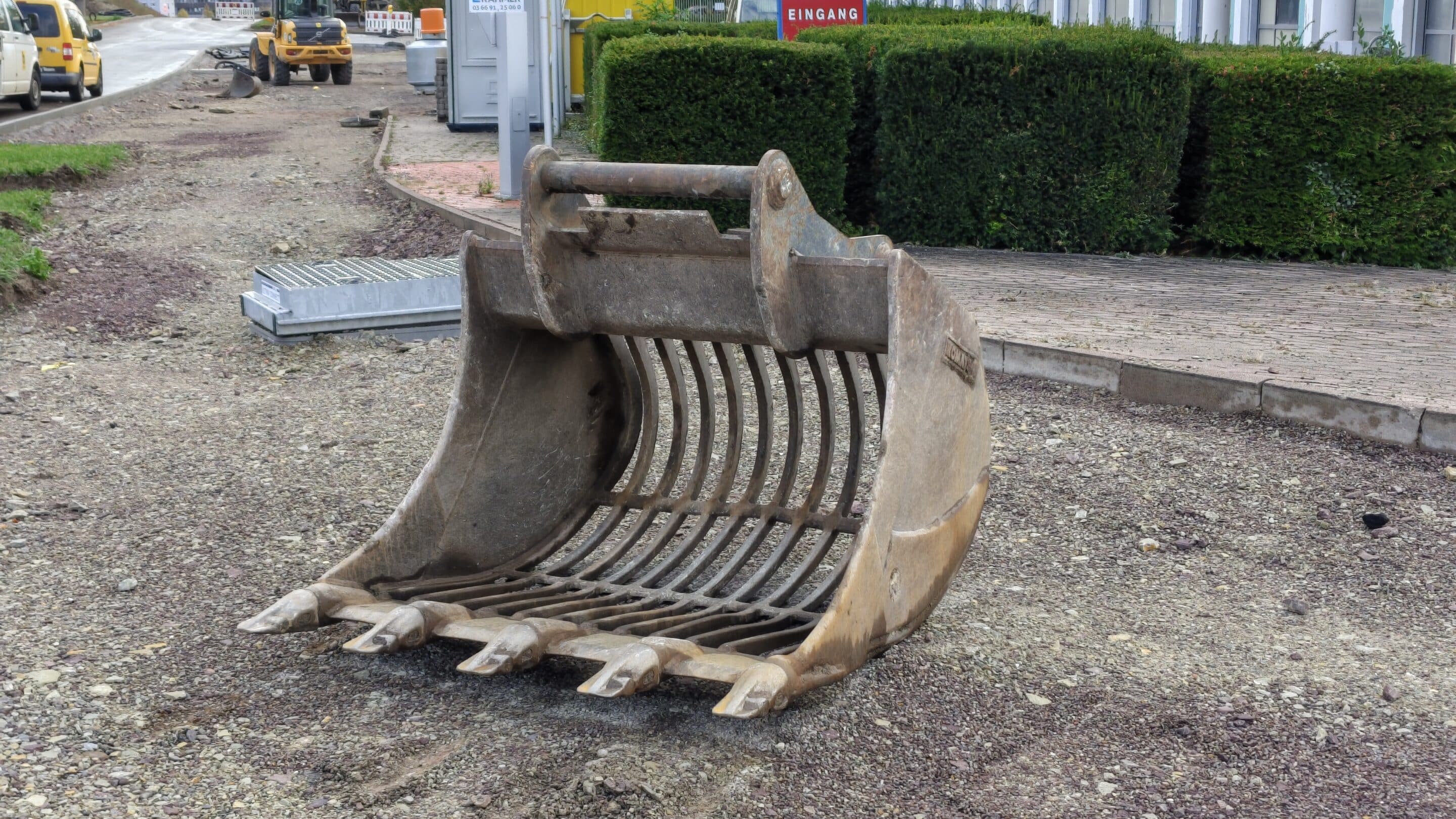 Schaufel eines Baggers auf Baustelle in Erfurt scaled_erfurt