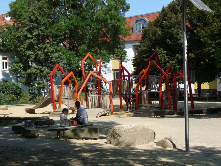 KiKANiNCHEN-Spielplatz hinter der Krämerbrücke