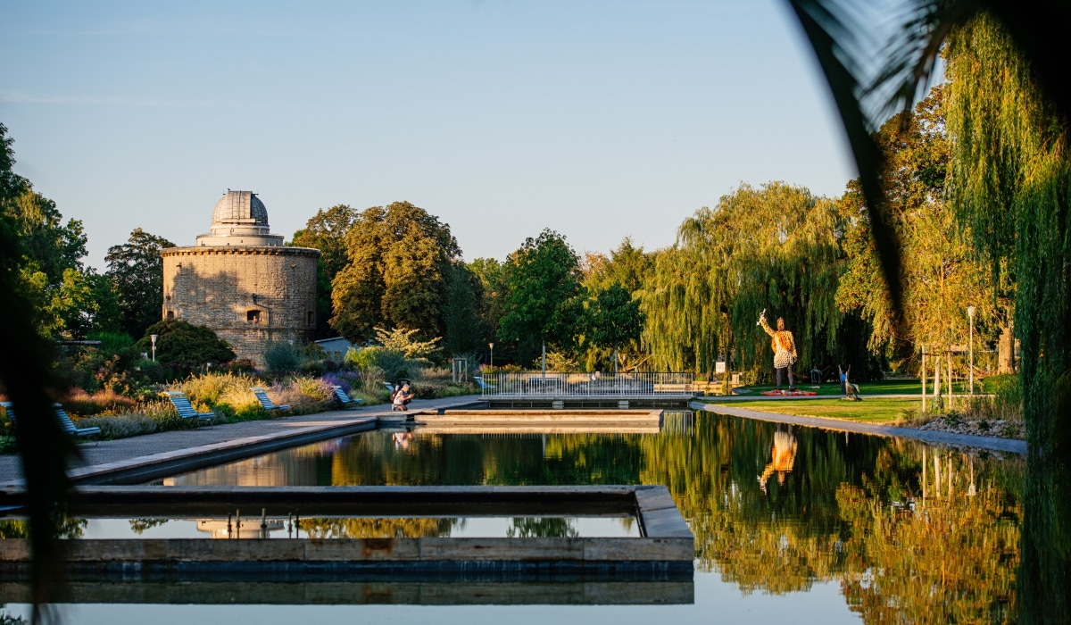 Egapark Erfurt mit Teich im Herbst