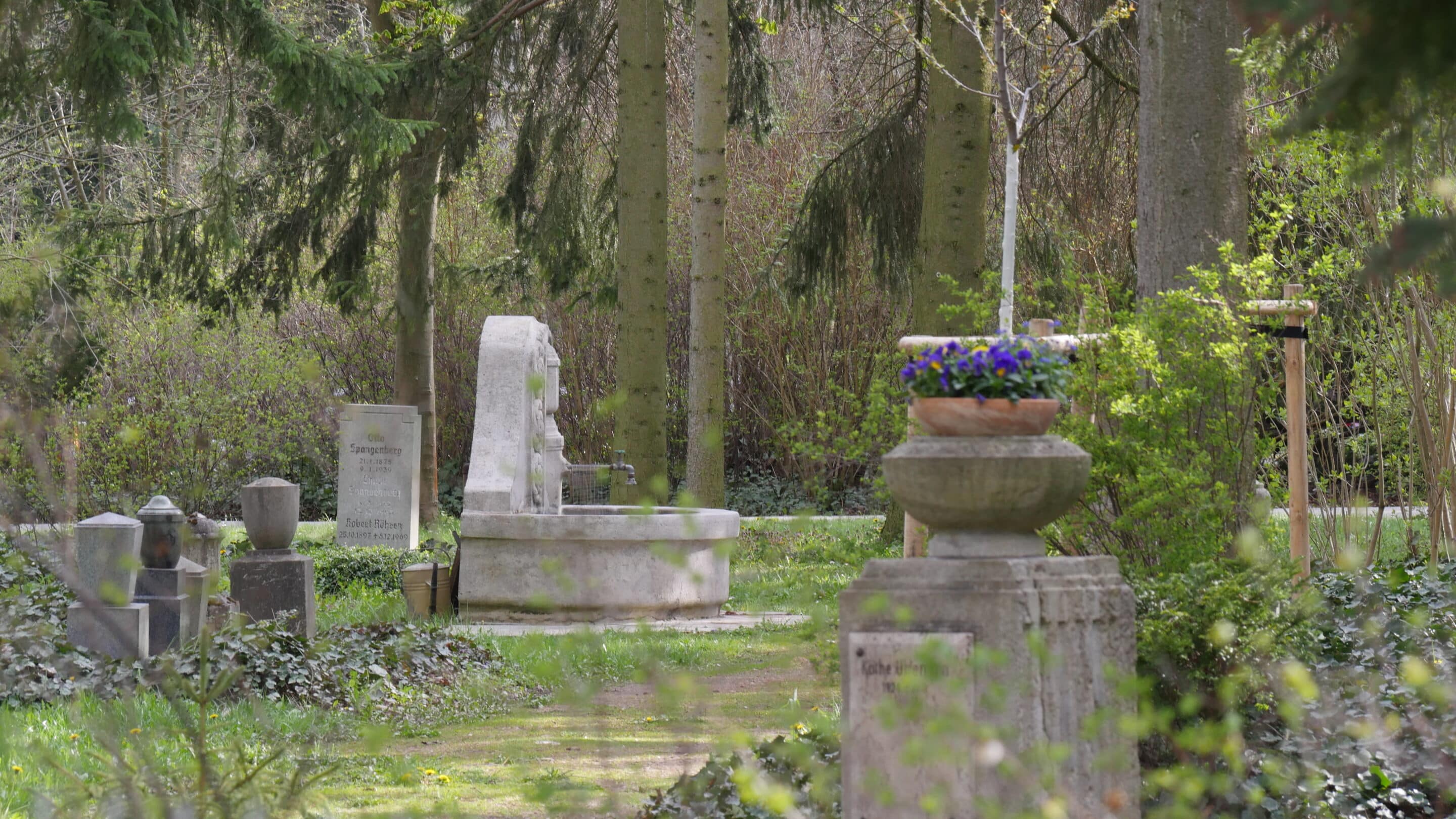 Hauptfriedhof Erfurt mit Gräbern
